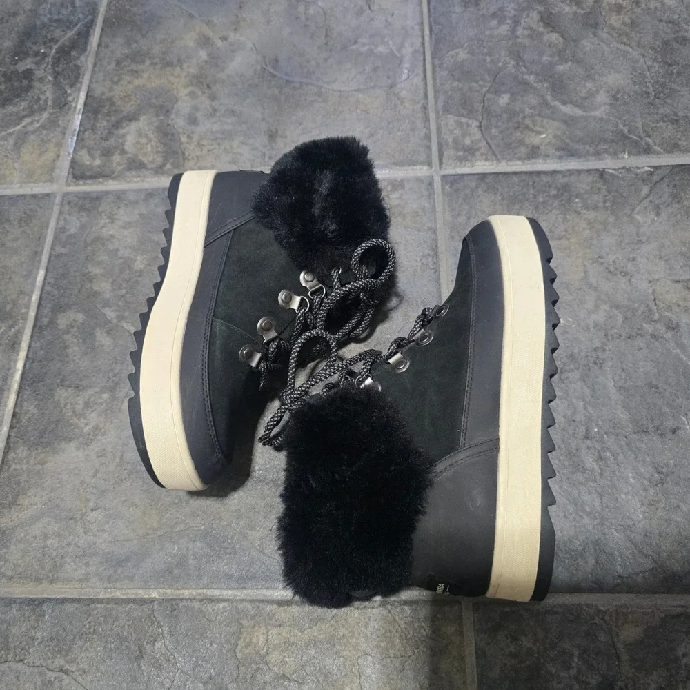 Koolaburra by UGG Tynlee Mini Boot Women Size 6 Black Faux Fur Platform